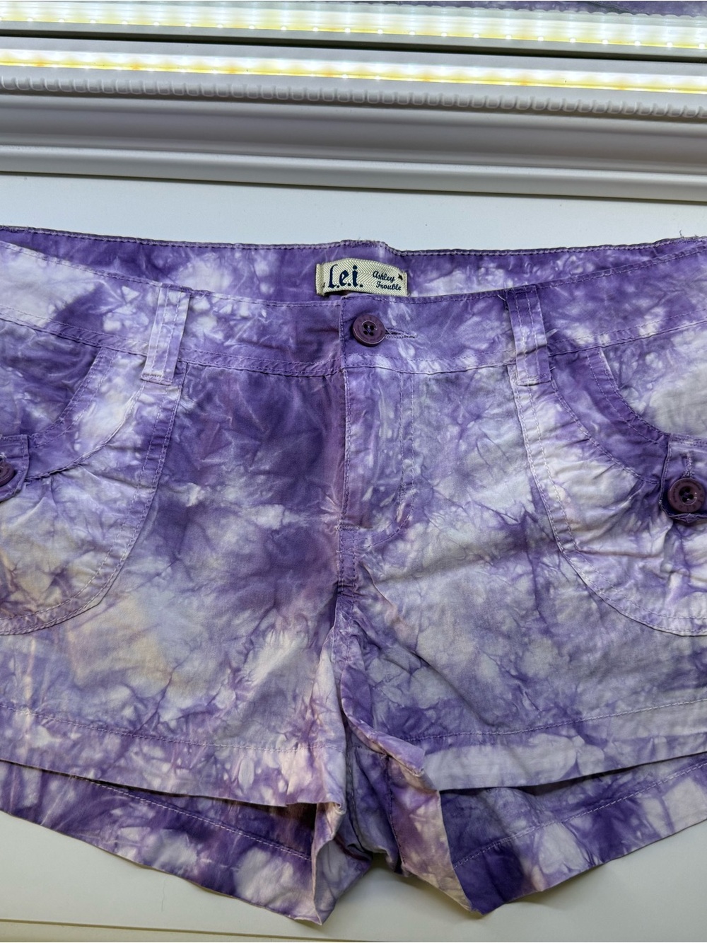 lei Purple and White Tie-Dye Women's Shorts